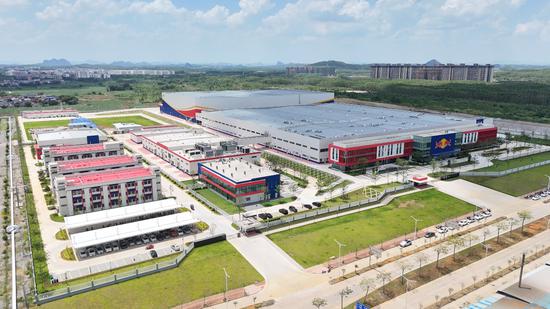 天丝集团红牛饮料广西东盟经开区生产基地。 曹颖 摄 天丝集团红牛饮料广西东盟经开区生产基地。 曹颖 摄