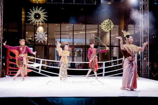 泰式传统舞蹈表演。 曹颖 摄 泰式传统舞蹈表演。 曹颖 摄