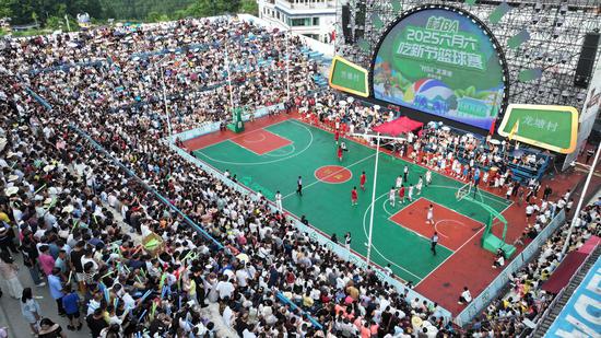 村BA四周年,村BA赛事现场。邰光政摄 村BA四周年,村BA赛事现场。邰光政摄