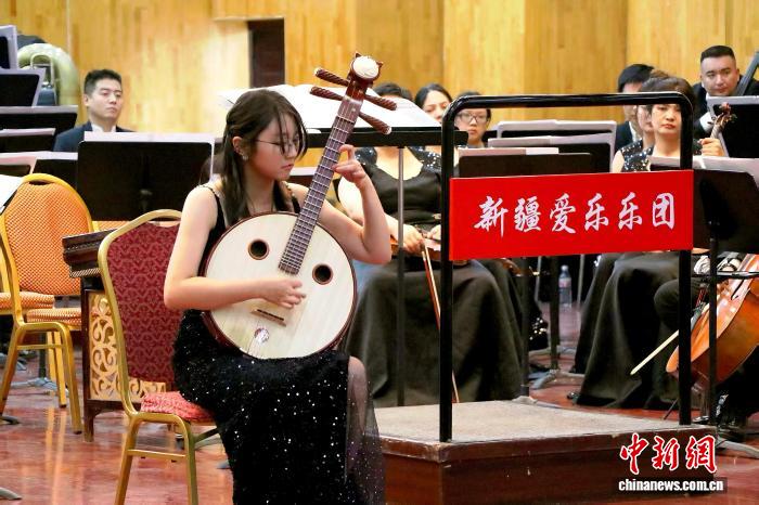 台湾音乐人访新疆 丝竹管弦声中话交流