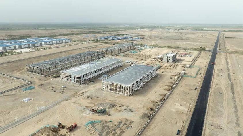 在建设中的叶城县空铁物流产业园。叶城县融媒体中心记者 马甲兵 摄
在建设中的叶城县空铁物流产业园。叶城县融媒体中心记者 马甲兵 摄