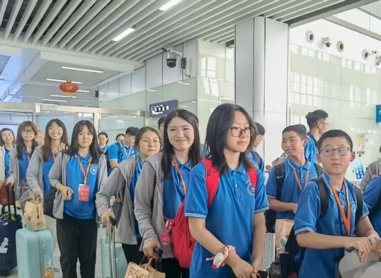 7月21日,天津市师生研学团抵达和田。古哈尔尼沙·依明 摄