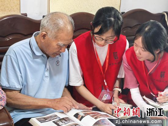 近日,杭州师范大学“浙里共治”乡村治理实践团成员在缙云调研现场。(杭州师范大学供图) 近日,杭州师范大学“浙里共治”乡村治理实践团成员在缙云调研现场。(杭州师范大学供图)