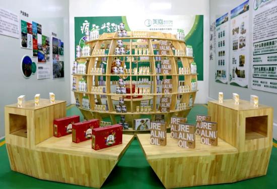 新疆美嘉食品饮料有限公司产品。叶城县融媒体中心记者马甲兵 摄 新疆美嘉食品饮料有限公司产品。叶城县融媒体中心记者马甲兵 摄