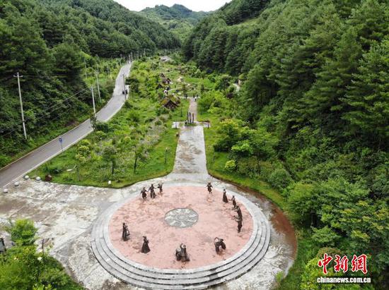 图为7月24日，航拍贵州省毕节市赫章县海雀村复原区。 石小杰 摄