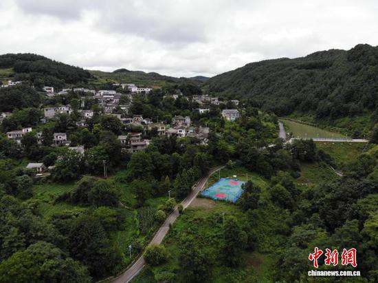 图为7月24日，航拍贵州省毕节市赫章县海雀村。 石小杰 摄