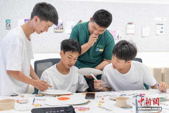 近日,金沙学子绘画现场。 (民进杭州市委会供图) 近日,金沙学子绘画现场。 (民进杭州市委会供图)