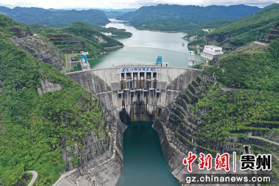 2025年上半年平均耗水率降至2.09m³kWh,低于行业均值3.0m³kWh。王杰摄 2025年上半年平均耗水率降至2.09m³kWh,低于行业均值3.0m³kWh。王杰摄