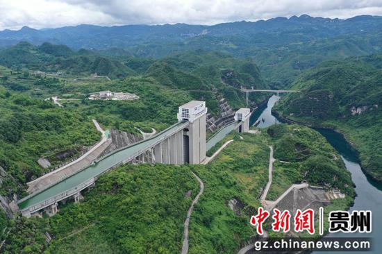 乌江构皮滩水电站通航船闸。 王杰摄 乌江构皮滩水电站通航船闸。 王杰摄