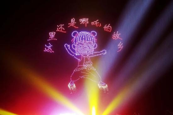 无人机表演“这里还是哪吒的故乡”图案。 张亚辉 摄