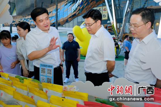 图为活动现场。