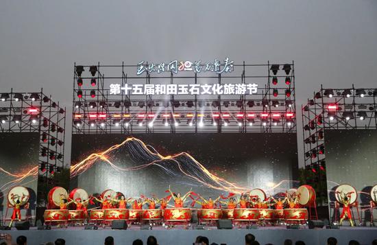 开场舞《鼓震山河 玉出昆冈》。许晓龙 摄