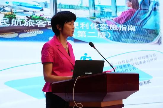李俊艳作主旨演讲。古丽阿亚提 摄c