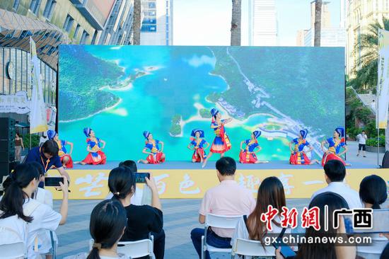 图为活动现场。