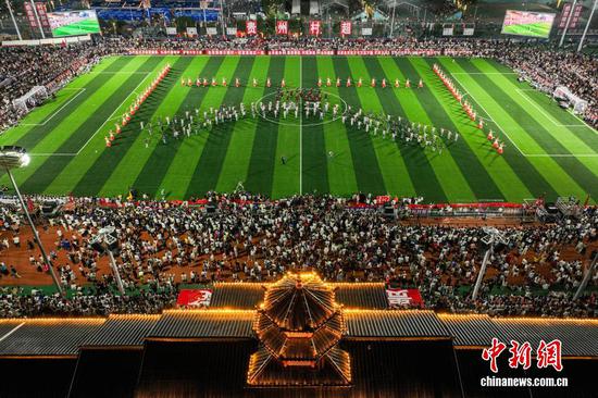 图为航拍歌舞表演。（无人机照片）