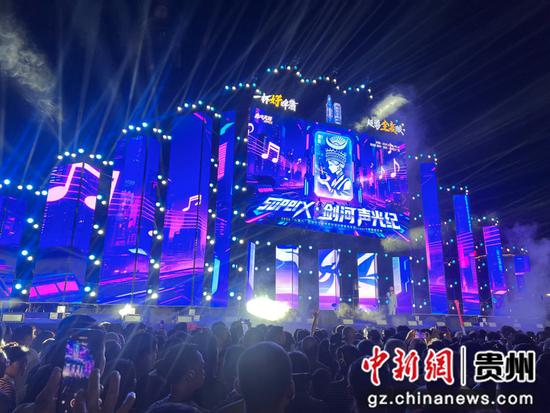 图为贵州·剑河2025年“六月六”·仰阿莎文化节水鼓舞排练现场。钟传坤摄 图为贵州·剑河2025年“六月六”·仰阿莎文化节水鼓舞排练现场。钟传坤摄