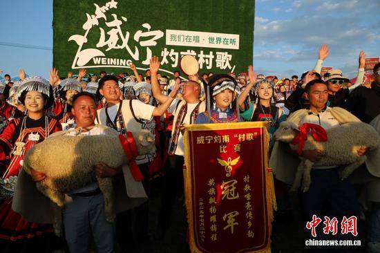 图为“村歌”比赛颁奖现场。罗喜贵 摄