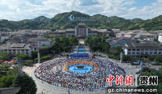 图为贵州·剑河2025年“六月六”·仰阿莎文化节水鼓舞排练现场。钟传坤 摄 图为贵州·剑河2025年“六月六”·仰阿莎文化节水鼓舞排练现场。钟传坤 摄
