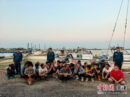 图为抓捕现场。（天津海警局供图）
