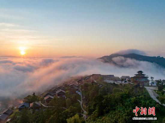 2025年7月30日，贵州省从江县丙妹镇大歹苗寨，晨雾如轻纱般在山谷间缓缓升腾，将依山而建的传统苗族吊脚楼群包裹其中，古朴的村寨若隐若现，在朝霞的映照下，美不胜收。
