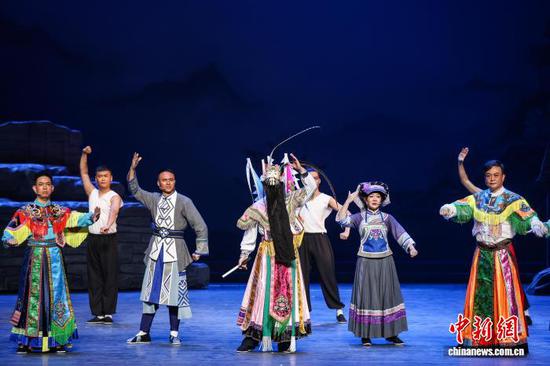 7月30日晚，第二场《拜月》演出现场。 记者 瞿宏伦 摄