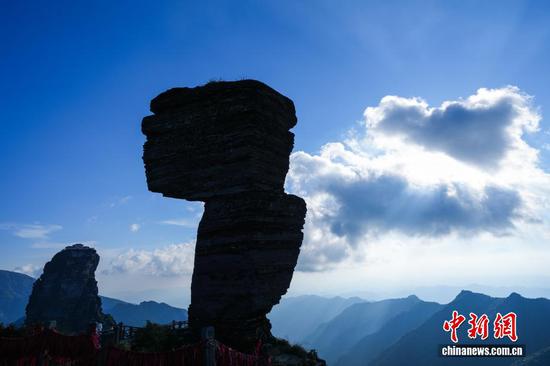 图为梵净山“蘑菇石”景观。 图为梵净山“蘑菇石”景观。