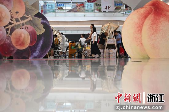 图为:浙江精品水果展现场。中新社记者 王刚 摄
