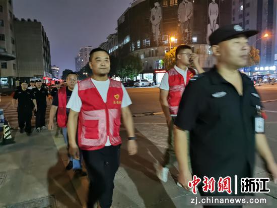 濮院镇流动党员赋能基层社区治理。濮院镇供图 濮院镇流动党员赋能基层社区治理。濮院镇供图