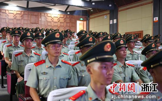 武警湖州支队官兵走进安吉余村开展主题活动。武警湖州支队供图 武警湖州支队官兵走进安吉余村开展主题活动。武警湖州支队供图