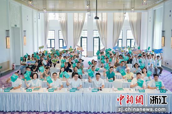 入村仪式现场。主办方供图 入村仪式现场。主办方供图