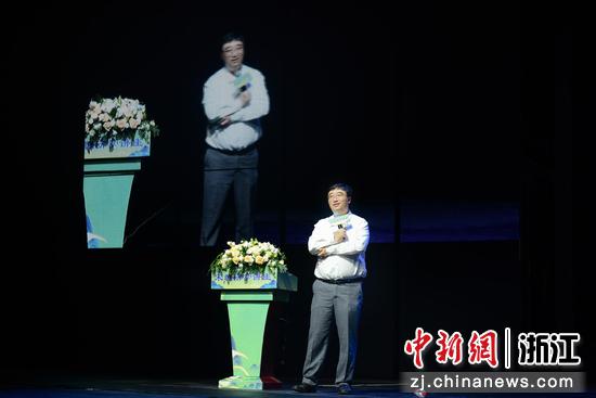 图为：李永乐开讲。中新社发 朱贵添  摄