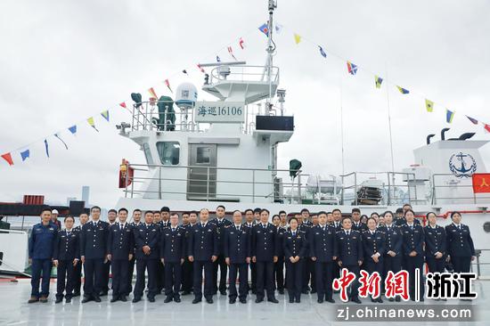 温州航标处工作人员合影。 温州航标处 供图 温州航标处工作人员合影。 温州航标处 供图