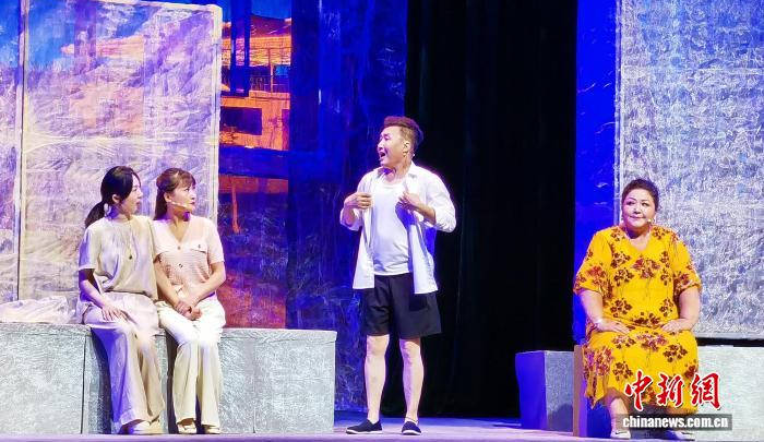 新疆杂话剧《兵团人家2》在乌鲁木齐上演