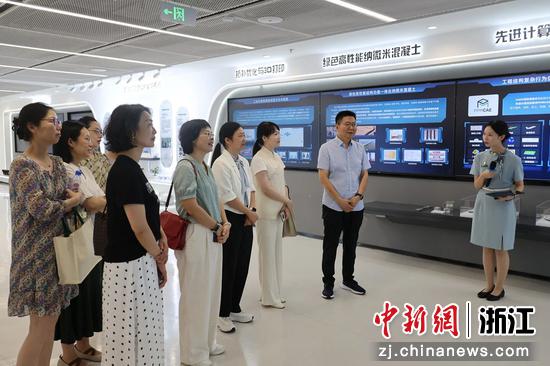 与会嘉宾走访参观。嘉善县委统战部供图 与会嘉宾走访参观。嘉善县委统战部供图