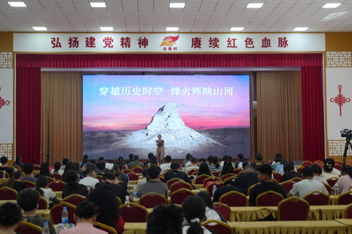 尉犁县委宣传部组织350余名返乡大学生开展“学历史·知新疆·爱祖国”暨铸牢中华民族共同体意识宣讲活动,生动讲述祖国发展、新疆变化和民族团结故事,深化青少年“五个认同”。 尉犁县委宣传部组织350余名返乡大学生开展“学历史·知新疆·爱祖国”暨铸牢中华民族共同体意识宣讲活动,生动讲述祖国发展、新疆变化和民族团结故事,深化青少年“五个认同”。