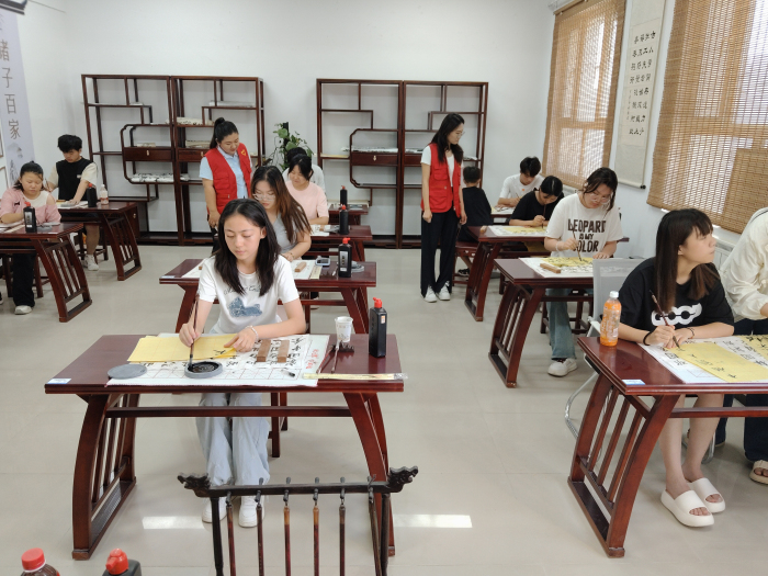 开展国学课堂文明实践活动。 开展国学课堂文明实践活动。