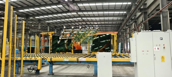 凯荣玻璃有限公司的生产车间   袁堇峰摄