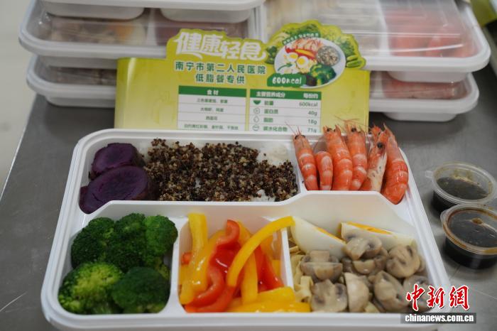 广西一医院食堂推出减脂餐 食客评价“又饱又能瘦”