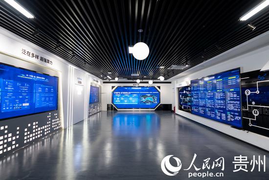 贵安新区中国移动数据中心算力网络展示中心。人民网记者 涂敏摄