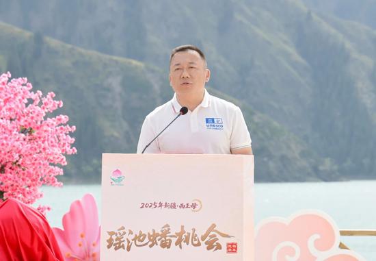 市委副书记、天池管委会党委书记、主任王生明介绍了蟠桃会活动安排情况。魏鹏慧 摄