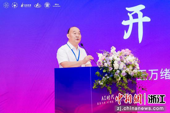 中国日用化工协会理事长王万绪致开幕致辞。主办方 供图