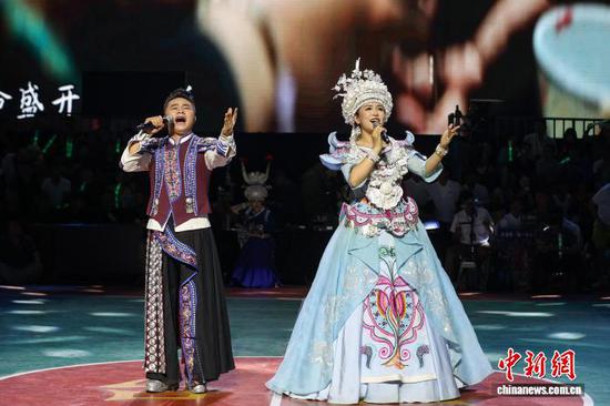 8月9日晚，决赛前的深山音乐会节目表演。 记者 瞿宏伦 摄