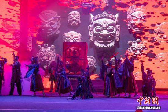 图为文艺表演。唐哲 摄