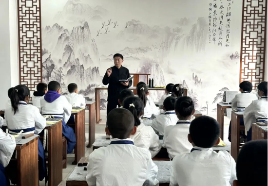 image英吉沙县实验小学国学课堂。（资料图）英吉沙县融媒体中心记者 艾孜再姆 摄