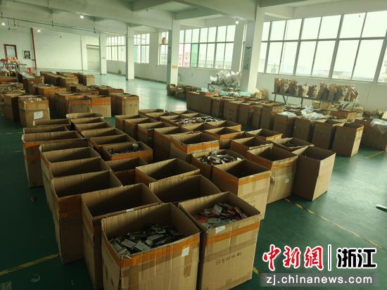 图为该案伪劣电子烟生产和仓储窝点。郑建静 摄 图为该案伪劣电子烟生产和仓储窝点。郑建静 摄