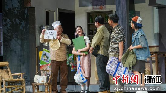 话剧《梦想天堂》剧照。(资料图,浙江艺术职业学院供图) 话剧《梦想天堂》剧照。(资料图,浙江艺术职业学院供图)