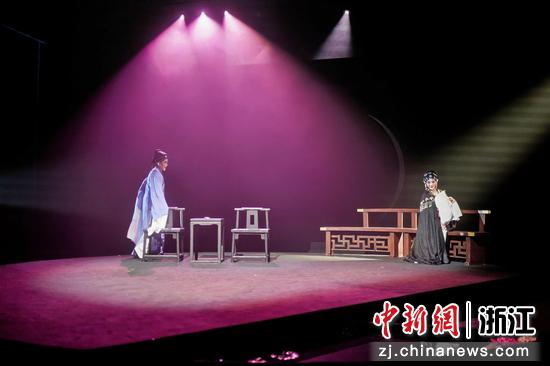 越剧《颜氏夜奔》剧照。(资料图,浙江艺术职业学院供图) 越剧《颜氏夜奔》剧照。(资料图,浙江艺术职业学院供图)