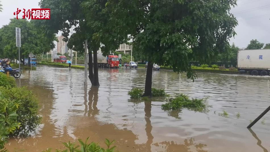 台风“杨柳”过境广西 北海市区遭遇积涝