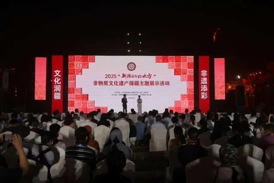 2025“新疆是个好地方”非遗援疆主题展示活动开幕。张亚辉 摄