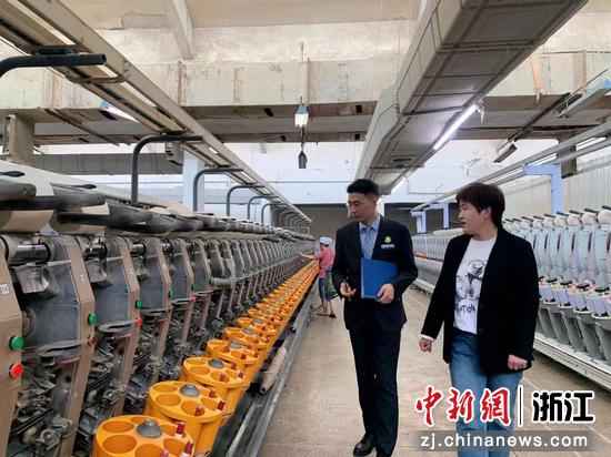 农行嘉兴分行金融服务企业。钱莺 摄 农行嘉兴分行金融服务企业。钱莺 摄